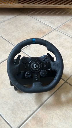 Logitech G923 TRUEFORCE Racing Wheel Bundle – PS5/PS4/PC