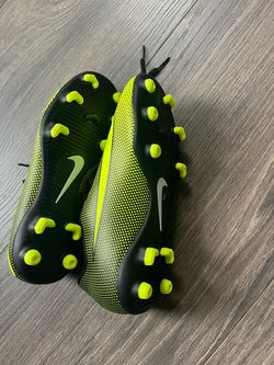 Nike kids soccer cleat shoe(new)