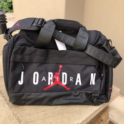 New Nike Jordan Duffel Duffle Bag Backpack Travel Gym Black Red 36L