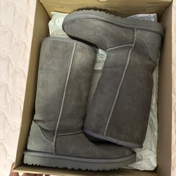 Women’s Tall Gray Uggs Size 7 