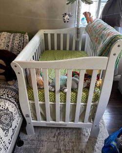 Mini crib