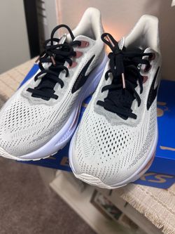 Women’s Brooks sneakers