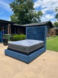 Like New Beautiful Queen Size Bed + Mattress