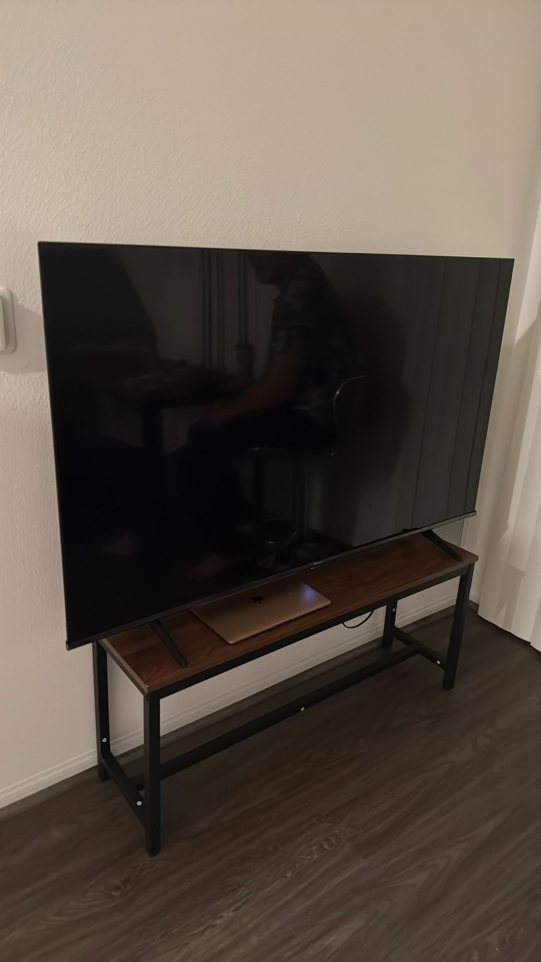 Hisense 58” TV (Model 58R6E5) — For Parts or Repair