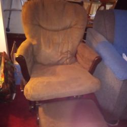Ottoman Brown Rocking Chair With Footrest. 