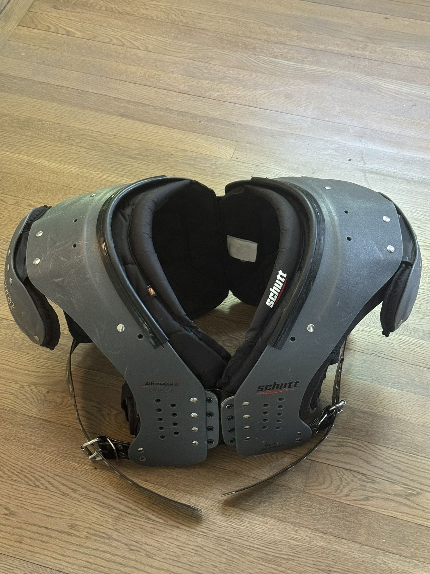 Schutt Football OL/DL Shoulder pads XL