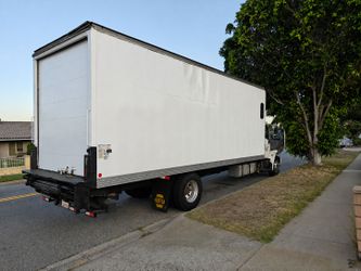 26ft box truck