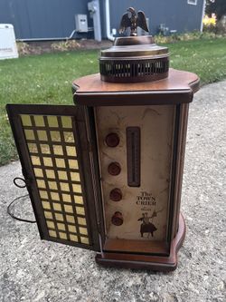 Vintage Guild's The Town Crier Tube Radio