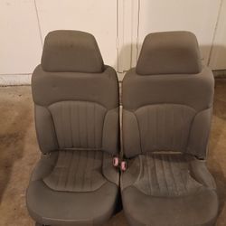 Front 03 Blazer Seats