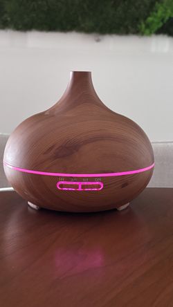 Wood-Look Essential Oil Diffuser with Color-Changing Light