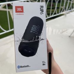 JBL Flip 6 Portable Bluetooth Speaker - Black *Logo defect and boot up noise*