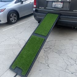 Natural feeling  foldable  grass dog ramp