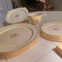 Made in U.S.A  Paden City Pottery Real gold floral trim vintage plate 1940