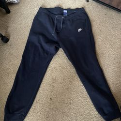 Nike Joggers (large)