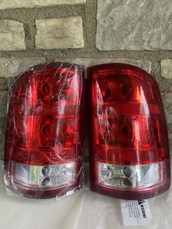 2007- 2013 GMC SIERRA TAIL LIGHTS —-$60