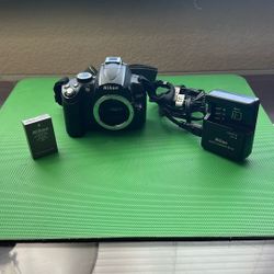 Nikon D5000 Digital SLR Camera (Body Only) *USED*