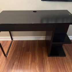 Black Desk