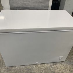 Frigidaire Chest Freezer In White New Open Box