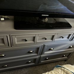 Full Almost Brand New Bedroom Set. Everything Is Almost New All Funiture Was Purchased In May