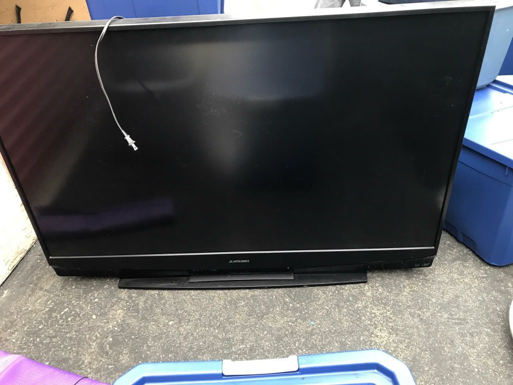 Mistubushi tv 60 inch