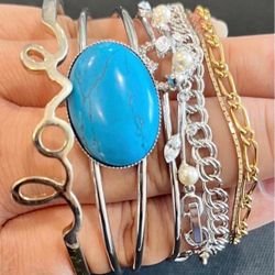 Bracelets 