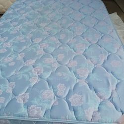 Queen Size Mattress And Box Spring 