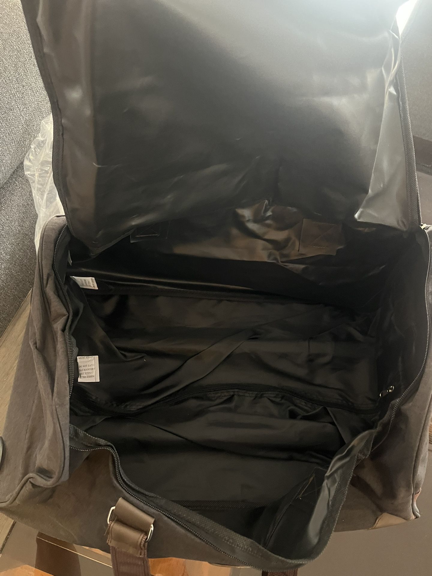 New Duffle Bag With Roller