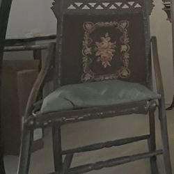 ANTIQUE ROCKING CHAIR