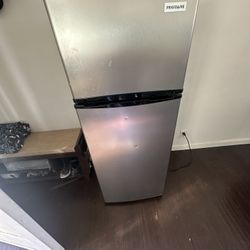 Frigidaire mini fridge