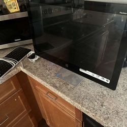 HP Pavilion monitor With Keyboard And Mouse