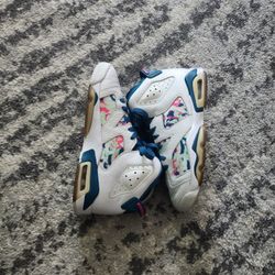 Air Jordan 6 Retro GS, Big Kids' Size 5Y, Pre-owned - White/Laser Fuchsia 