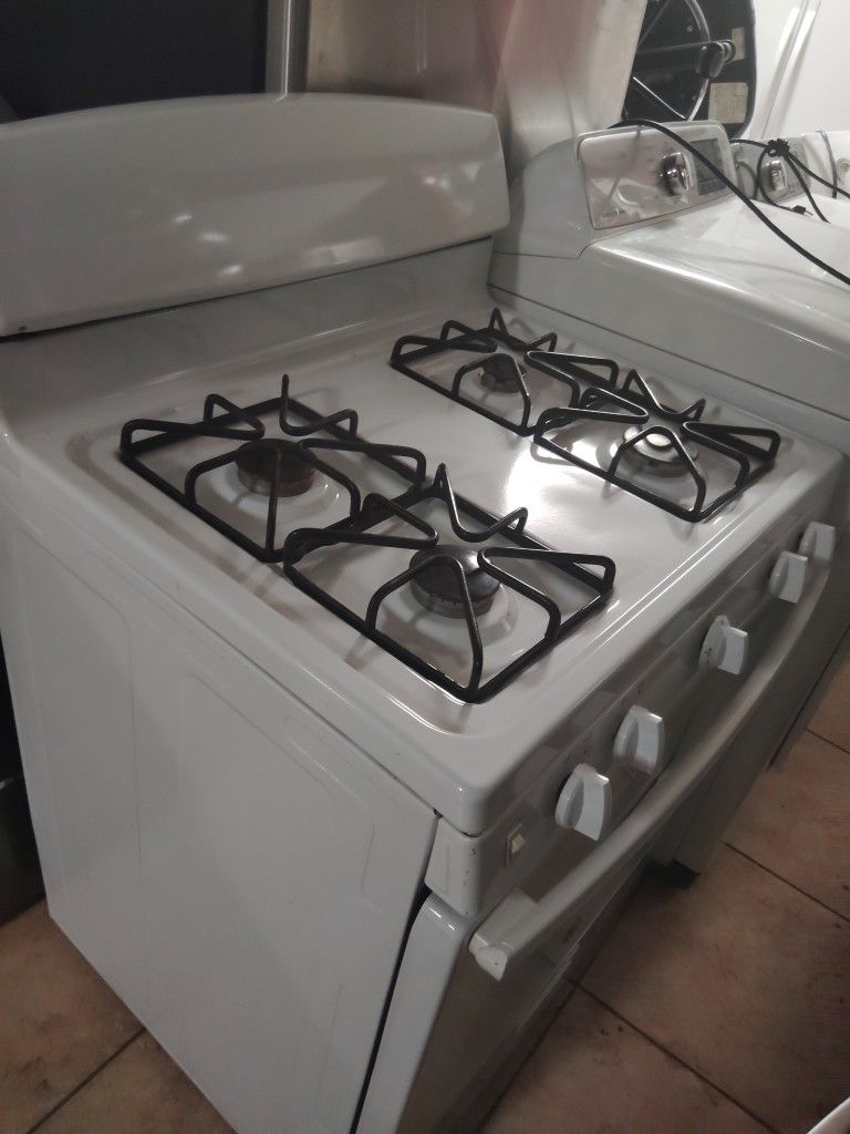 GAS STOVE OVEN GOOD.