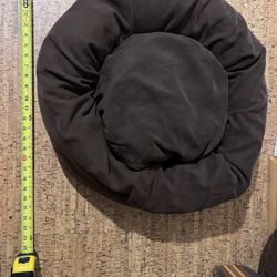 Quality comfy dog bed. Like New!