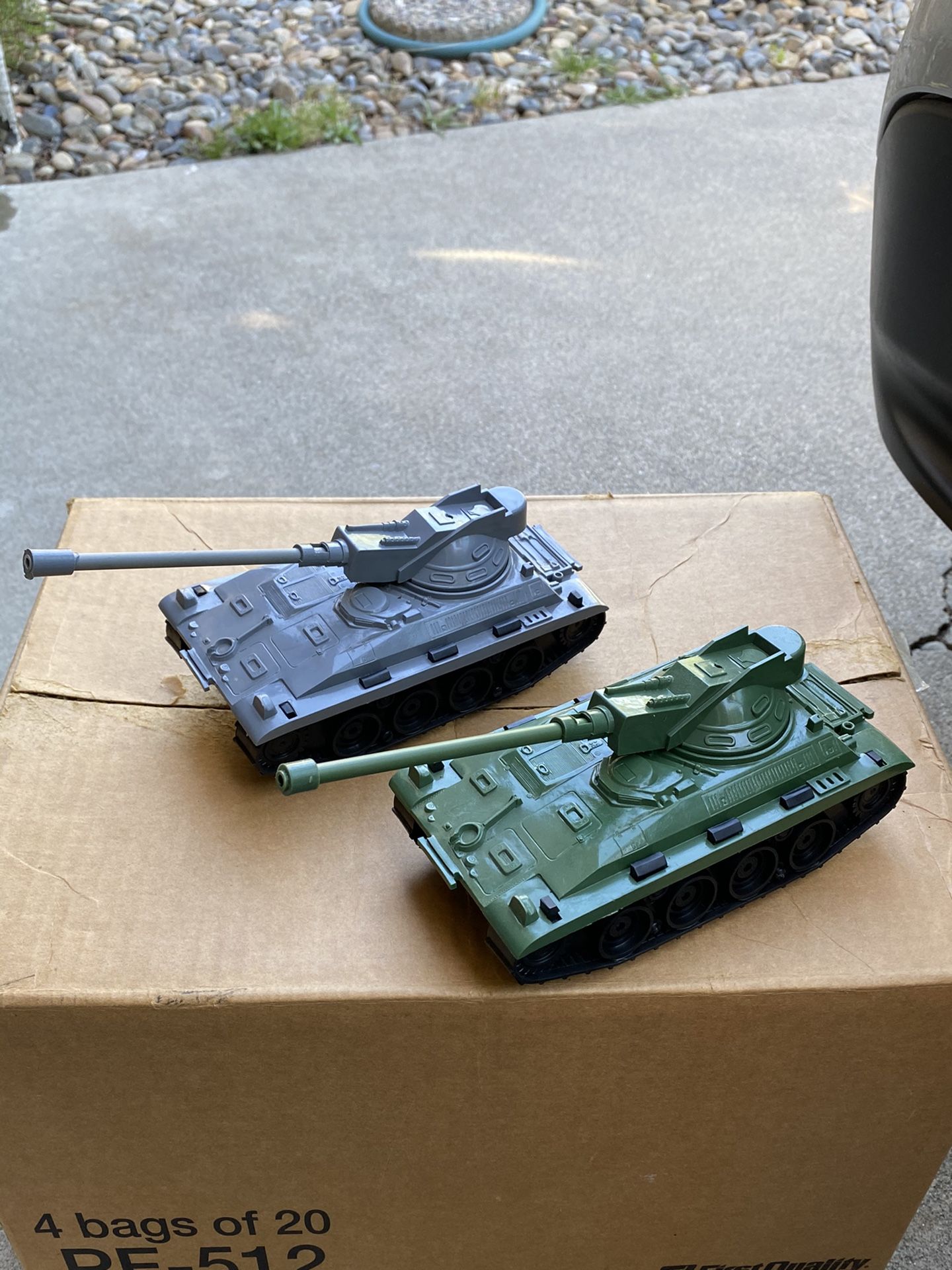 2 SET VINTAGE PLASTIC MILITARY TOY