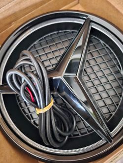 Mercedes C300 LED emblem