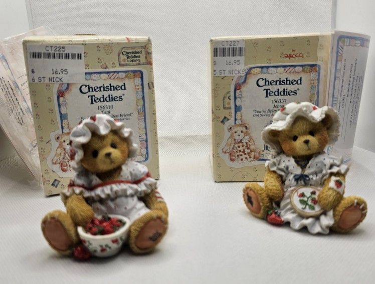 New 2 Cherished Teddies 1995 Berry Friend Bear Limited Figurine TARA JENNA
Mint condition, kept in the box, box has some spots/writing
156310 T