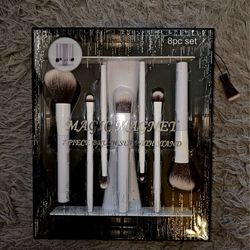 7 Piece Magnet Brush Set With Stand