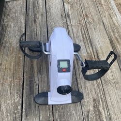 Compact Pedal exerciser 