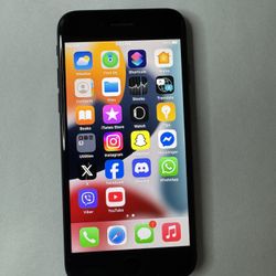 Apple iPhone 7 (128Gb)