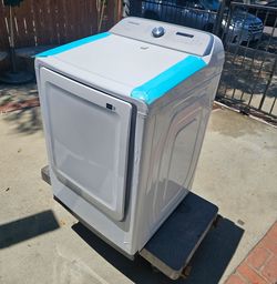 BRAND NEW SAMSUNG GAS DRYER 7.2 CUB FT WITH SENSOR DRYER,NEW MODEL DVG45T3200W YOU CAN TEST IT BEFORE PURCHASE FOR ANY QUESTION TEXT ME PLEASE SE HABL