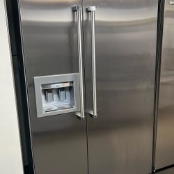 VIKING 48”WIDE BUILT IN STAINLESS STEEL REFRIGERATOR 