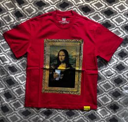 That’s a awful lot of cough syrup Mona Lisa graphic tee