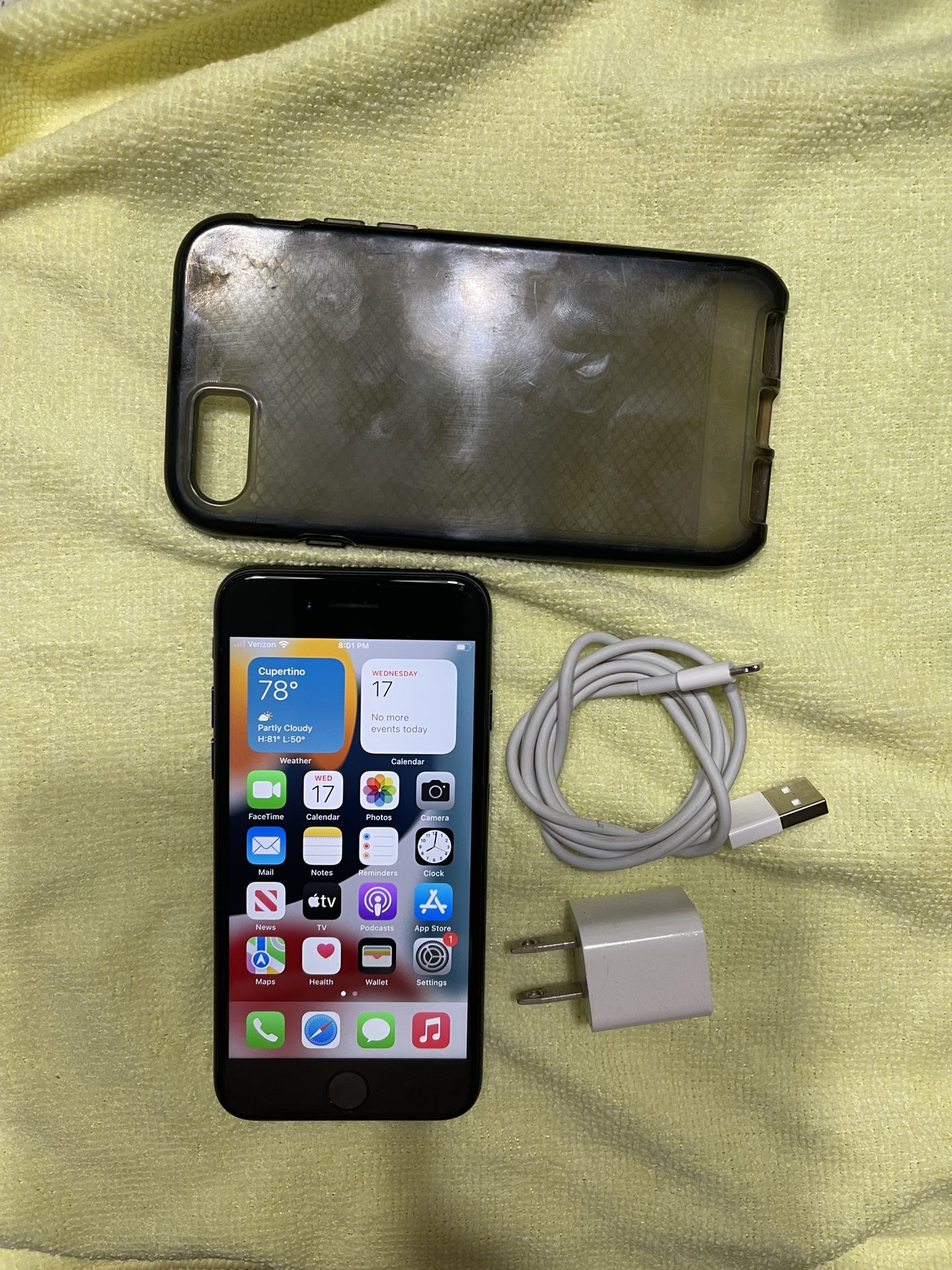Apple iPhone 7 32GB With New Case And Screen Protector 