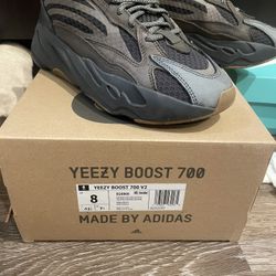 adidas Yeezy Boost 700 V2