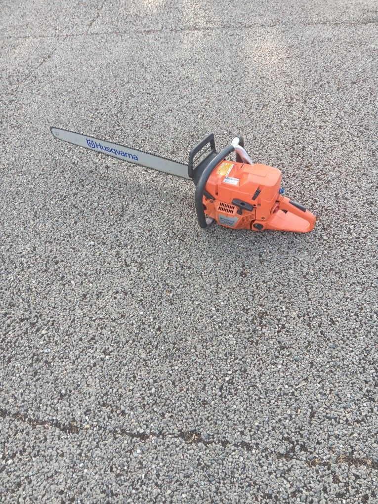 Husqvarna chain saw with 32" bar and has a rap around bar model 372XP used 2 times runs great
