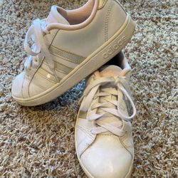 Adidas Big girls size 1.5
