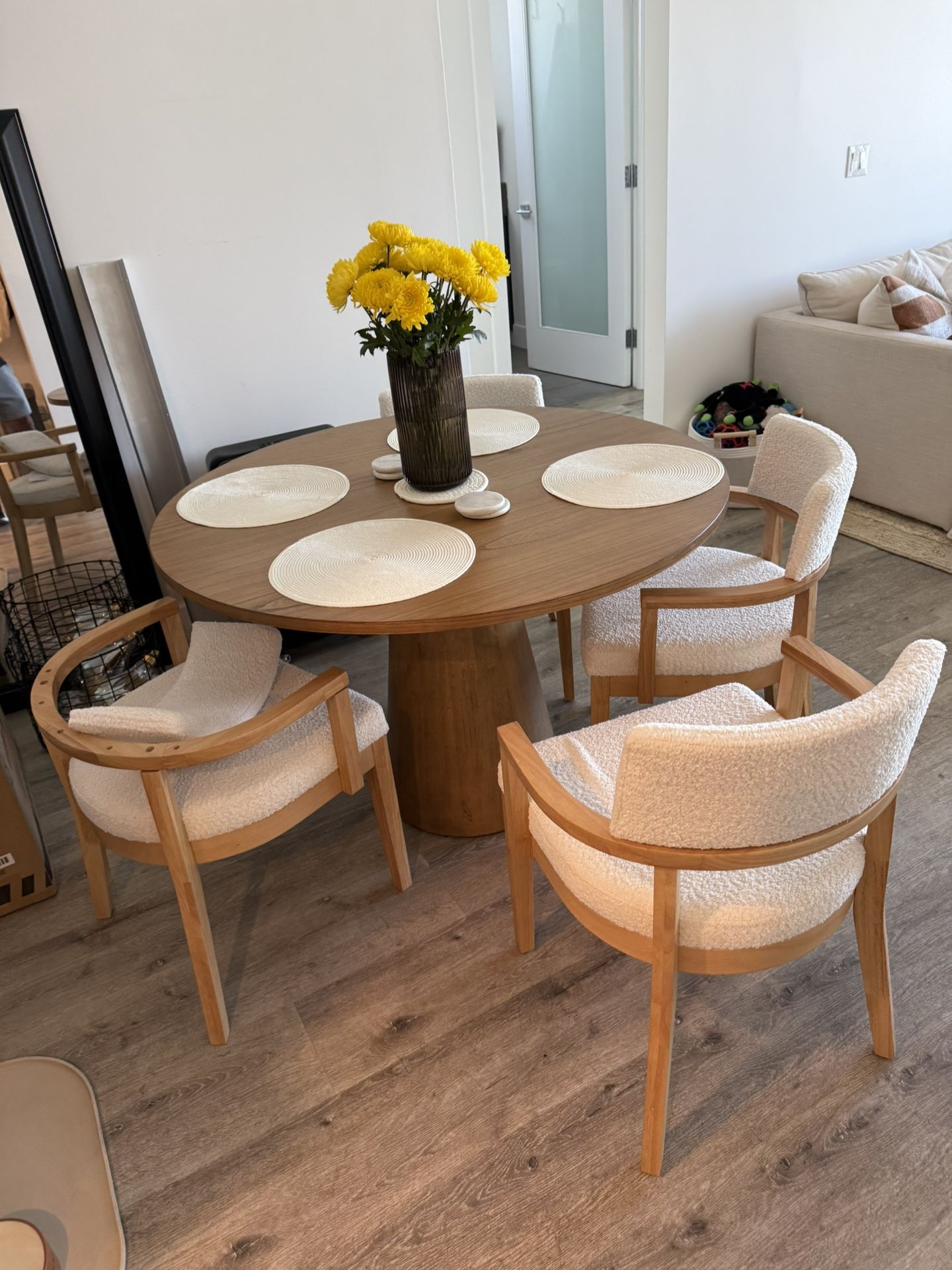 New Round Wood Dining Table Set With Boucle Dining Chairs, Free Delivery ✅ Modern Round Wood Dining Table Set