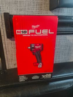 Milwaukee 1/2 compact impact wrench w/ Friction Ring