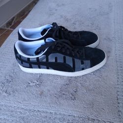 Used Black Suede Pumas