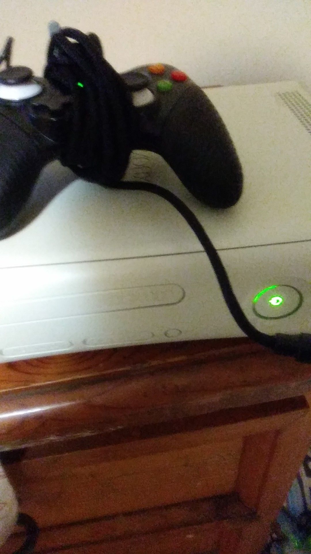 Xbox 360 with one controller and games installed the disc tray doesn't open